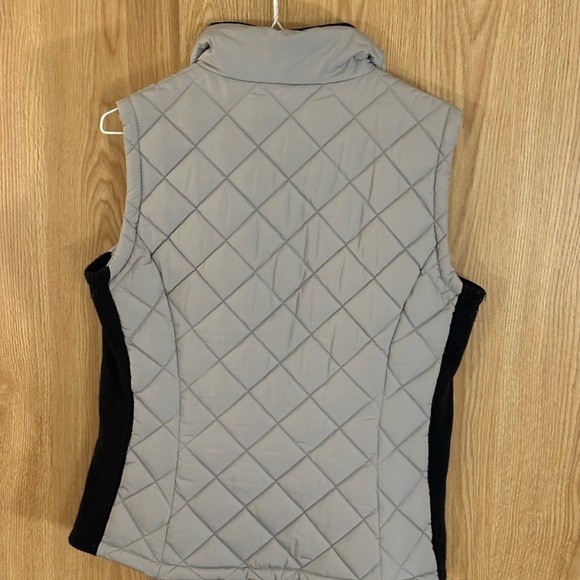 Andrew Marc Women's Light Gray Quilted Vest - Picture 3 of 5